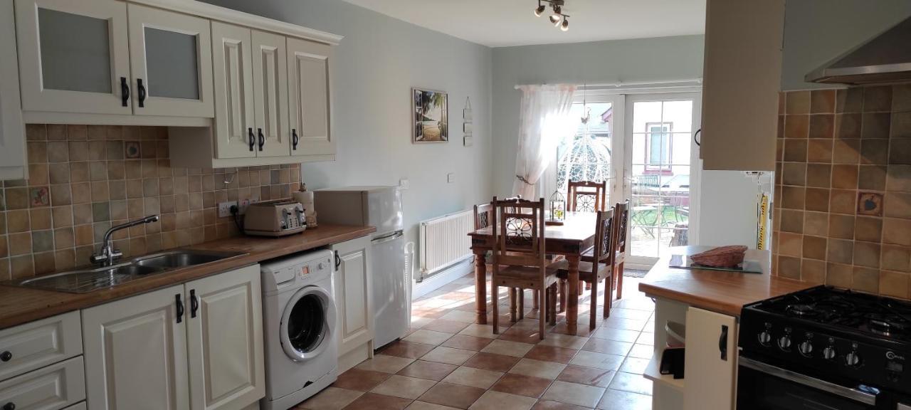 Padua House Holiday Home In The Centre Of Bundoran And 2 Mins Walk To The Beach エクステリア 写真
